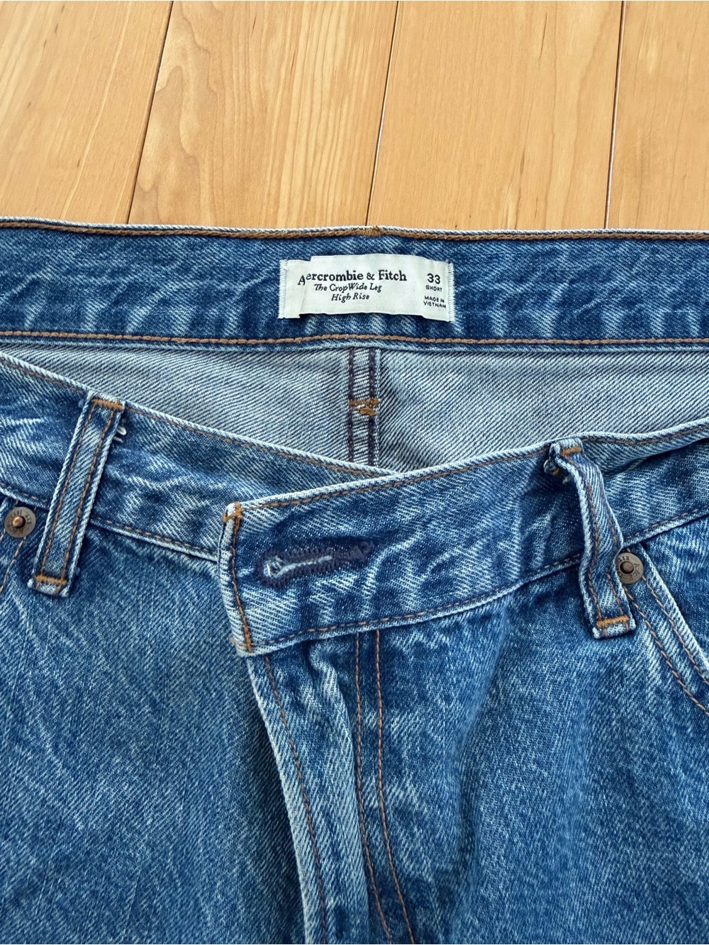 Abercrombie & Fitch High Rise Cropped Wide Leg Jeans